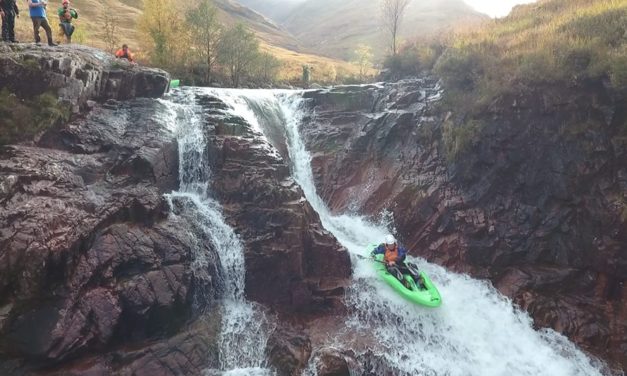 Sit on kayak white water paddling<input type="hidden" class="is-post-family-safe" value="true">